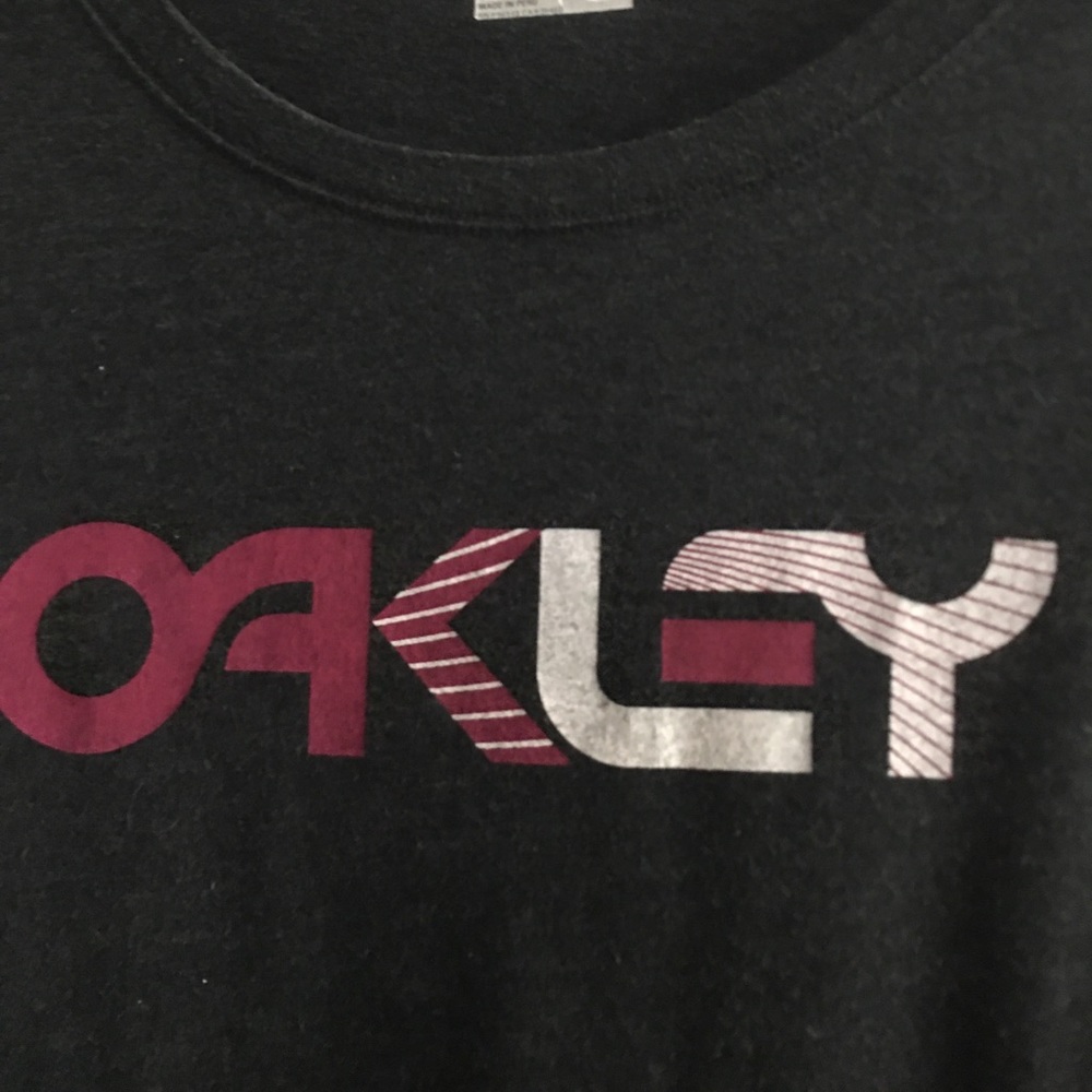 Oakley top